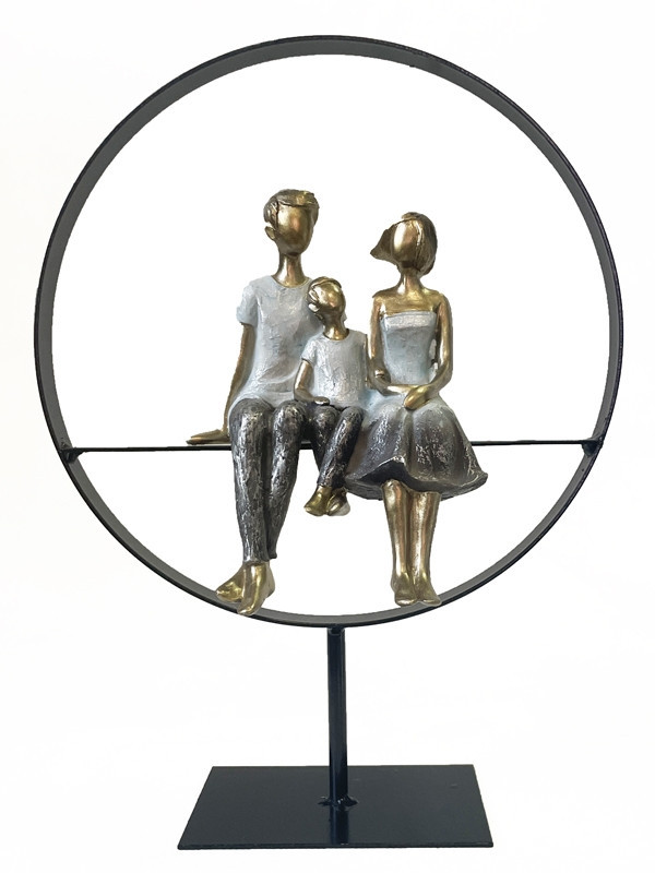 Figurka para z dzieckiem